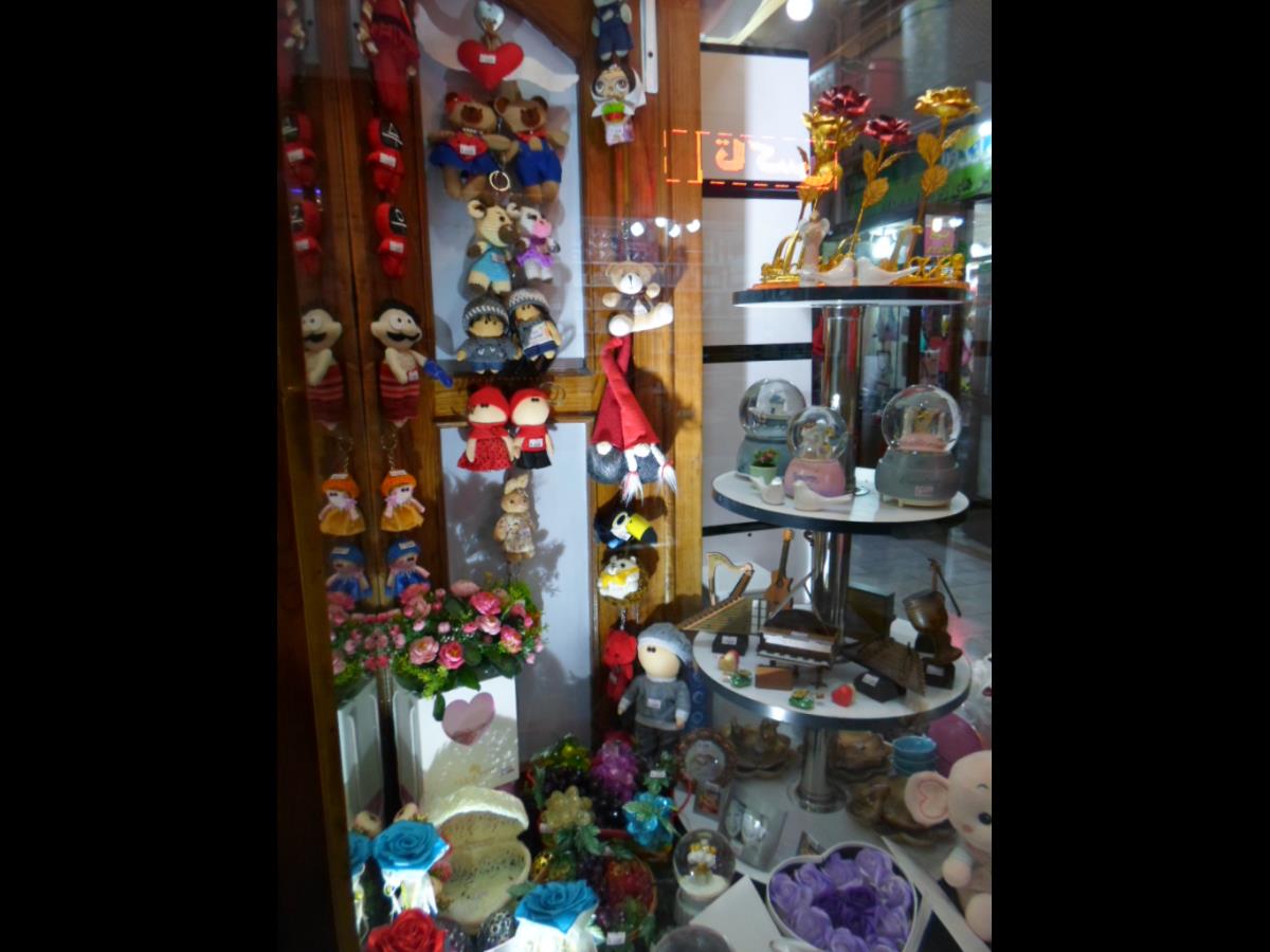 روبان طلائی - کادو پیچی - تزئین پول و هدیه - هنرهای دستی - عروسک دست ساز - ولنتاین - تزئین هدایای عروسی - پیروزی - نبرد - منطقه14