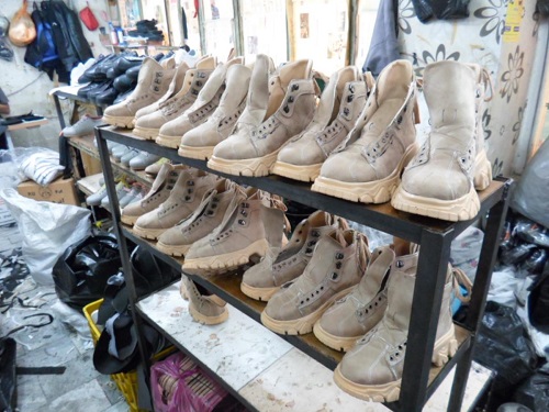 تولید رحیم پور - انواع کفش های اسپرت زنانه ونس در جمهوری - تولید کتانی های ونس زنانه در جمهوری