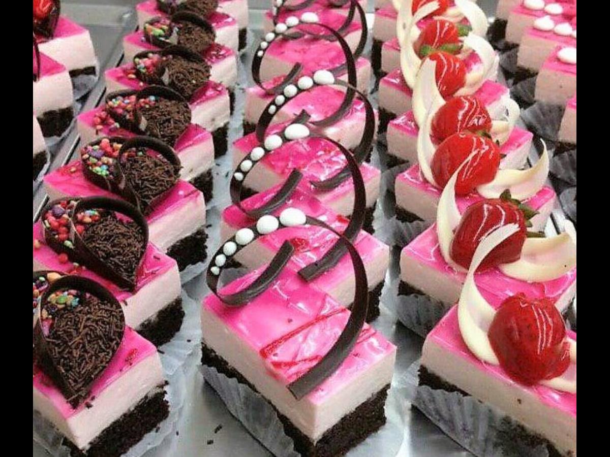 فروش آنلاین شیرینی و سفارشات کیک در غرب تهران