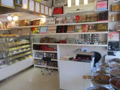  شیرینی سرای شمشیری   - بهترین شیرینی فروشی در اسلامشهر - سفارش کیک و شیرینی در اسلامشهر - شیرینی سرا در اسلامشهر 